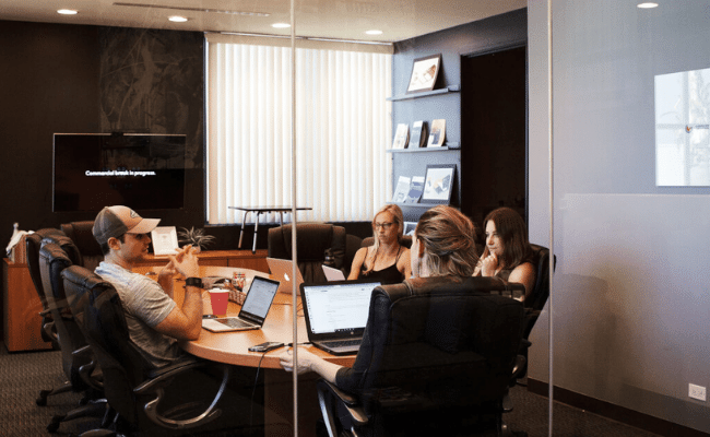 What to Look for When Booking a Meeting Room